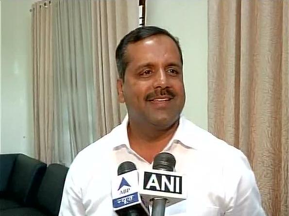 ಮಂಗಳೂರಿಗೆ ವಿಮಾನದಲ್ಲಿ  ಹೊರಟಿದ್ದ ಸಚಿವ ಯು.ಟಿ ಖಾದರ್‌ ಬೆಂಗಳೂರಿಗೆ ವಾಪಸ್‌